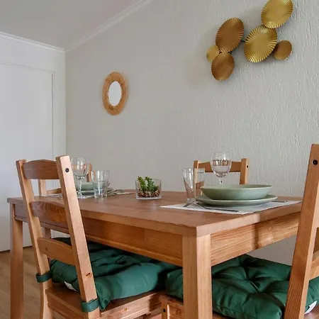 Douillet - Proche Du Tram - Gare & Circuit 24h Apartamento *